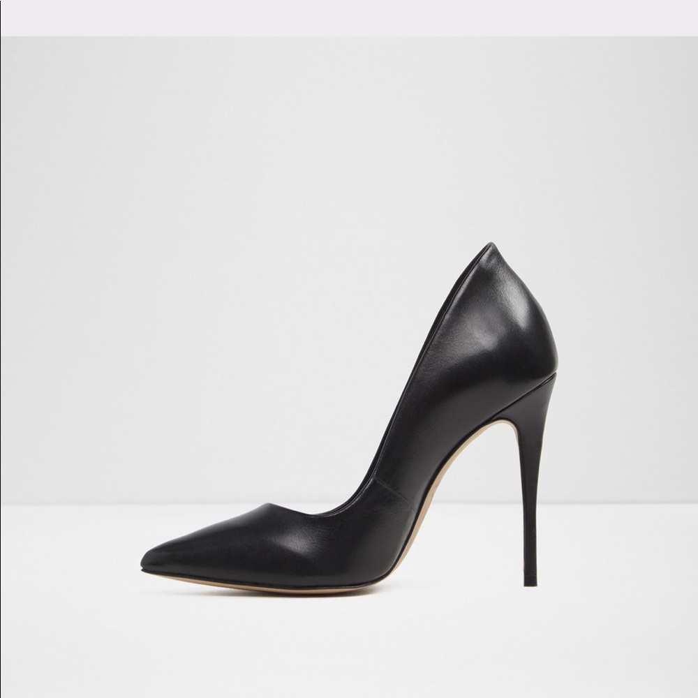 Also Cassedy black stiletto.